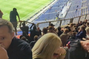 邮报:曼联球迷欧联赛后遭到法国警方催泪瓦斯袭击 球队正在调查