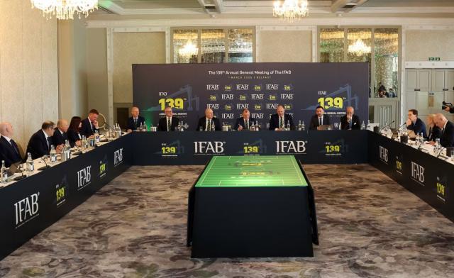 开云登录网址入口-足球比赛新规：门将持球超8秒，对手将获得角球