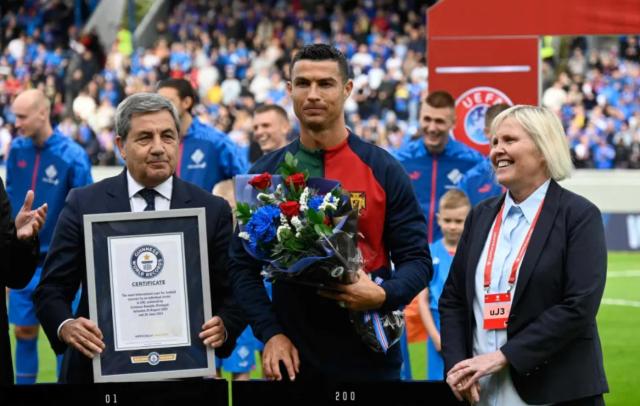 开云下载-123球+43次助攻 C罗国家队200场出战纪录用时20年