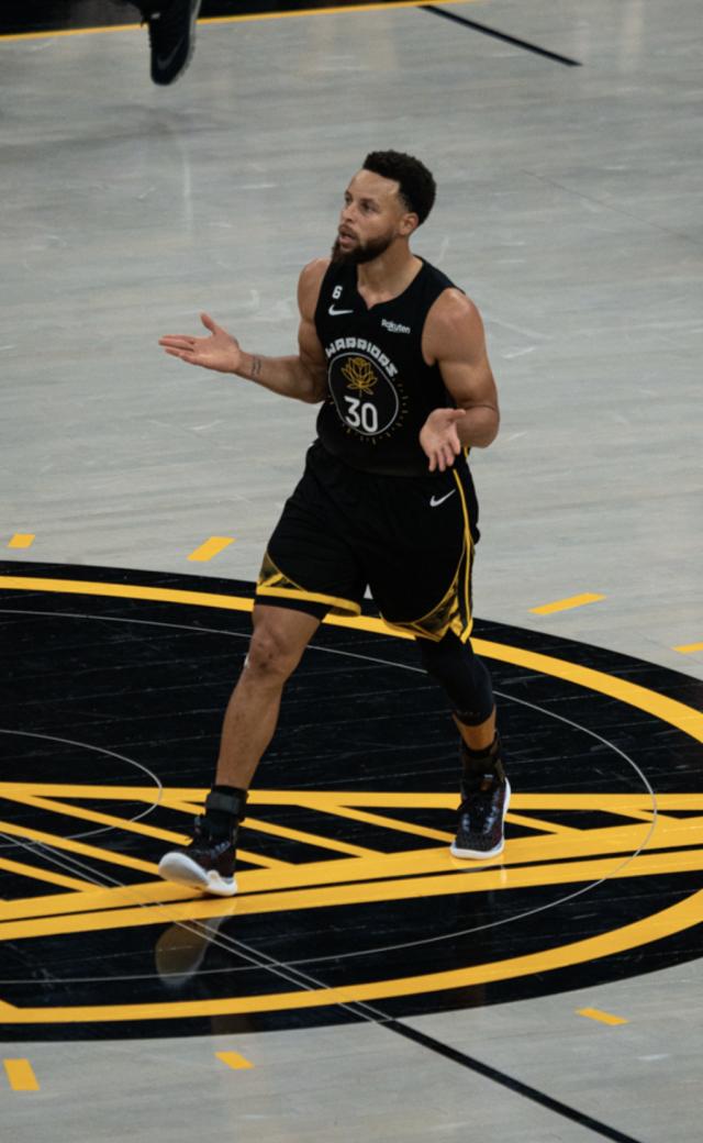 开云下载-格林与库里错峰出行 勇士终寻第二阵容赢球答案？