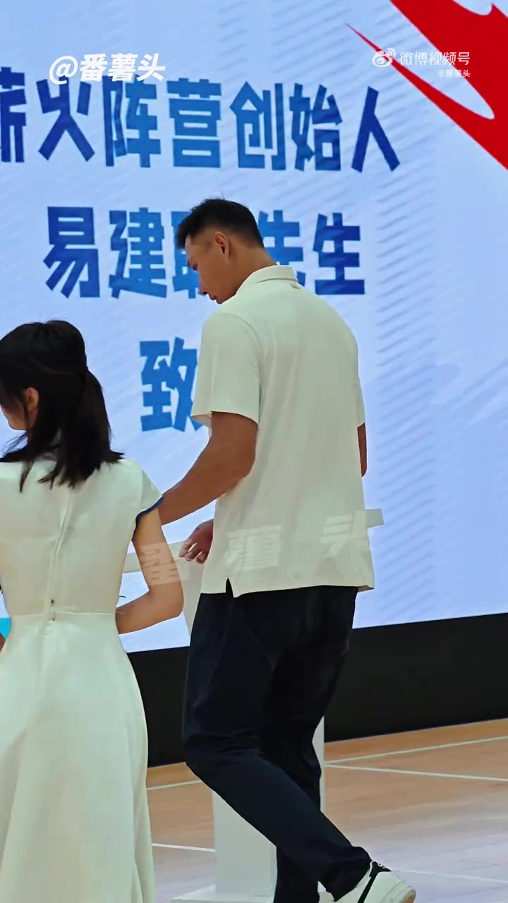开云网站-好久不见！易建联现身深圳 出席旗下薪火阵营活动